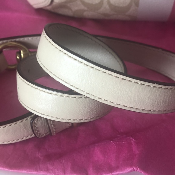 ❌SALE ❌AUTHENTIC COACH BAG. - Picture 4 of 17